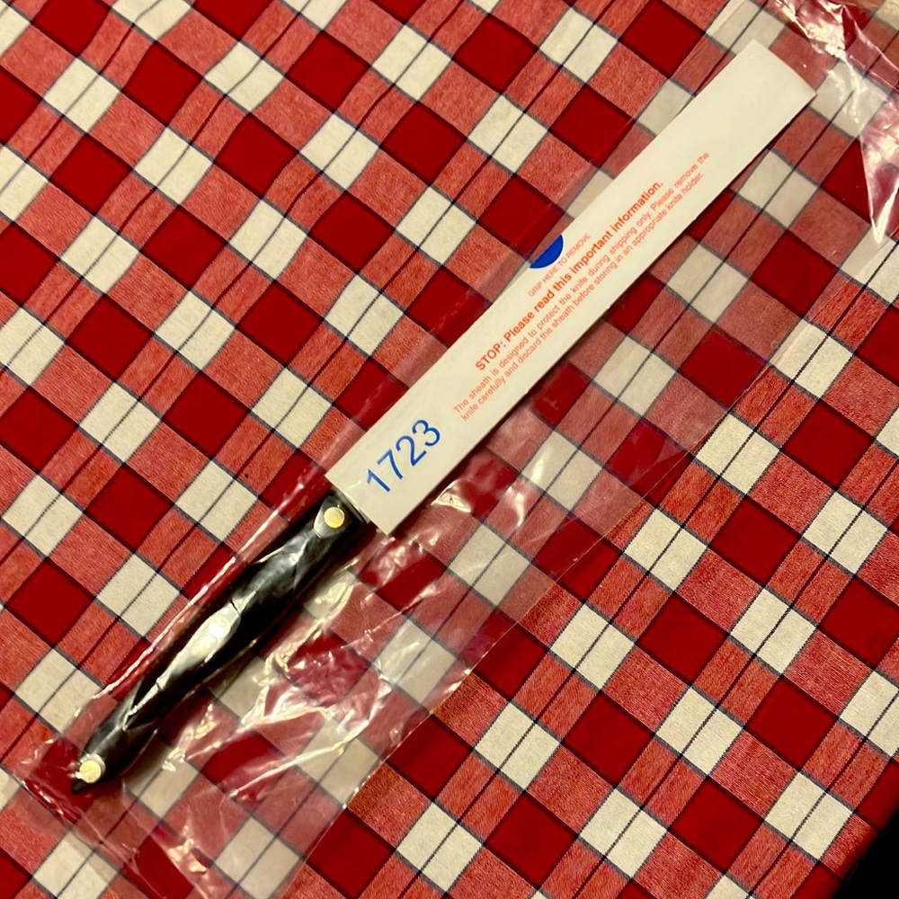 New in packaging 1723 Cutco 9” carver